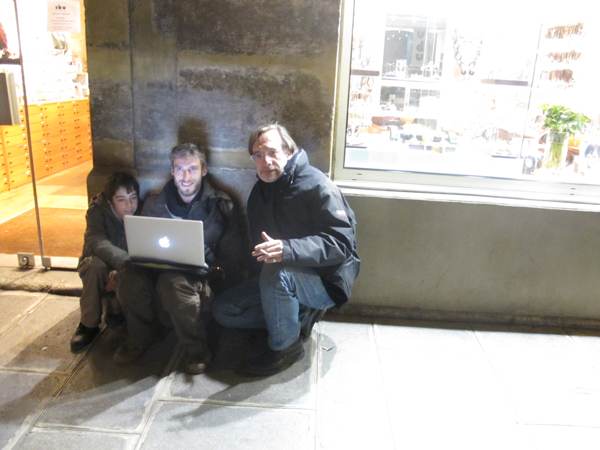 Paris, nov. 2010 – Olivier Laban-Mattei et Jean-François Leroy devant le Petit endroit.